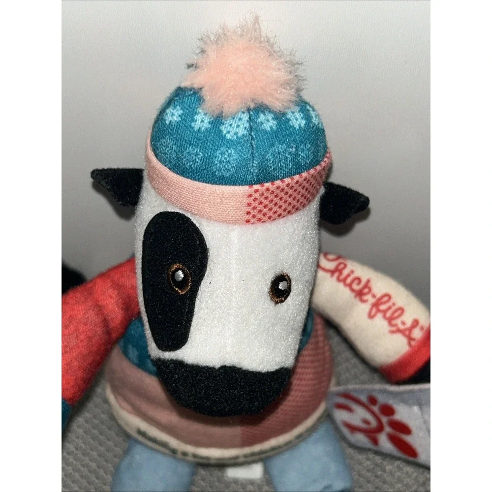 Chick-fil-A Christmas 2023 Plush Cow‎ 